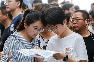 波波常说不要跳过步骤！文班巧答：但这没有阻止我一路跑上楼梯